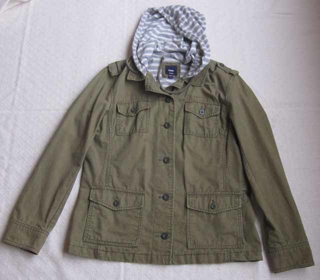 GAP ギャップ レディース 重ね着風 ボーダー ( グレー×白) パーカー付き ミリタリージャケット Sサイズ カーキ 秋色拍卖