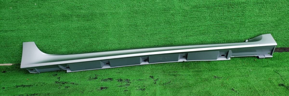 スバル レヴォーグ VMA サイドステップ 右 (シルバー系)拍卖