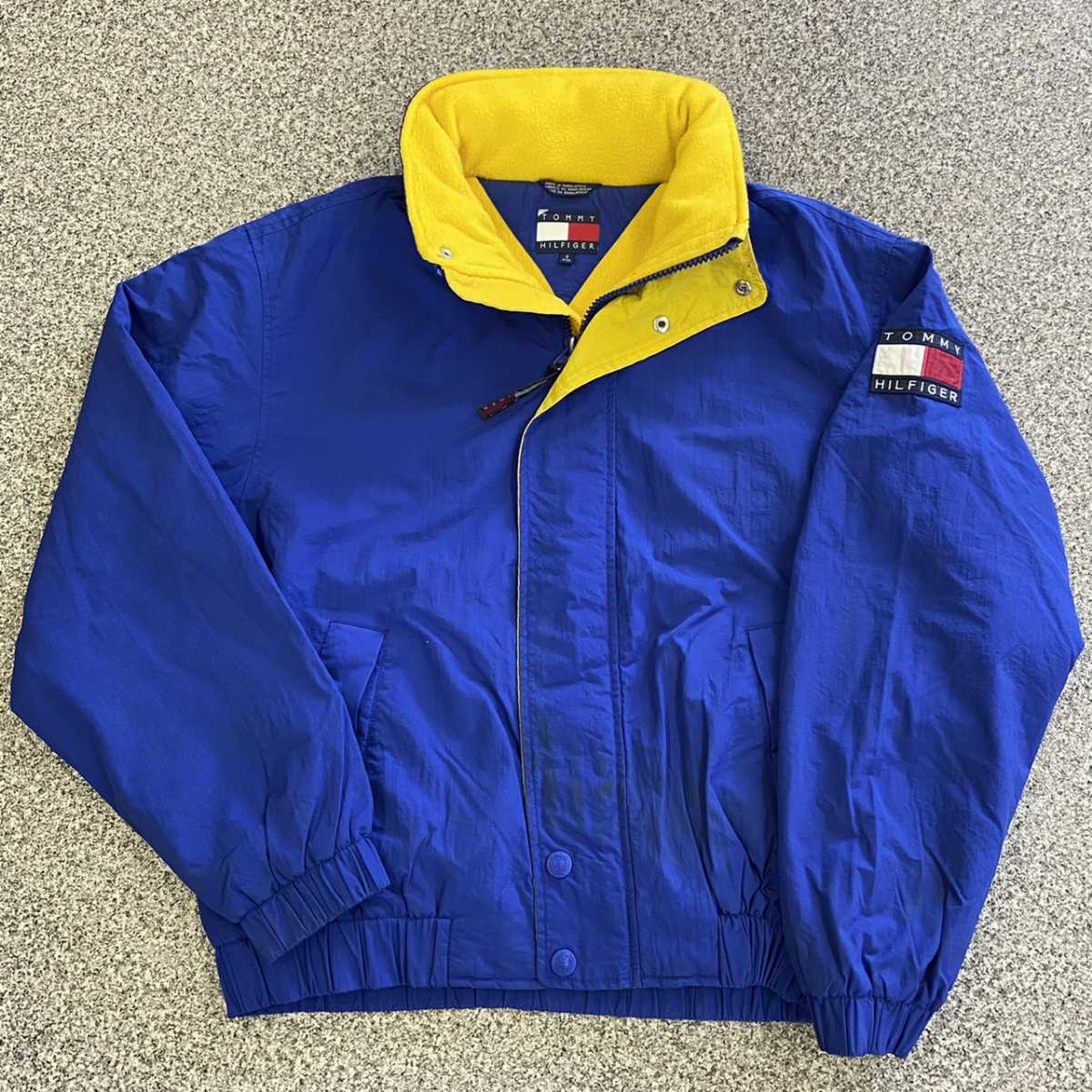 90s TOMMY HILFIGER セーリング ジャケット S ブルー イエロー トミーヒルフィガー フラッグ ロゴ ナイロン フリース ヴィンテージ拍卖
