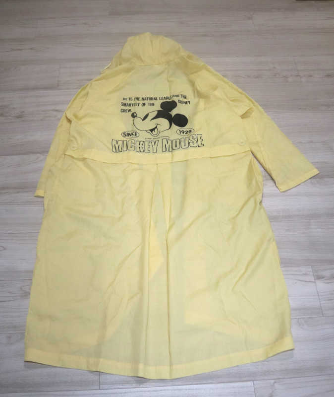 ◆ディズニー◆ミッキーのレインコート 収納バッグ付き◆中古◆拍卖