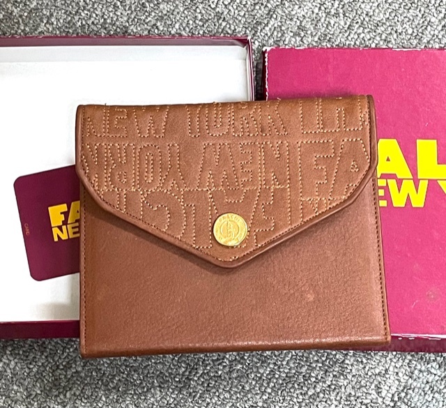未使用:FALCHIパスポートケースレザーカード入れ付きNEWYORK拍卖
