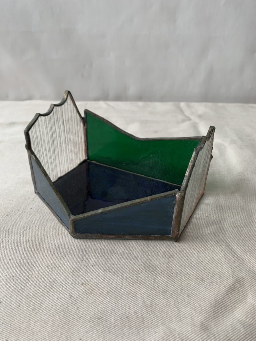 デザインが素敵なステンドグラスケース コレクションインテリアディスプレイ古道具アンティークビンテージ飾り店舗什器ハンドメイド雑貨拍卖