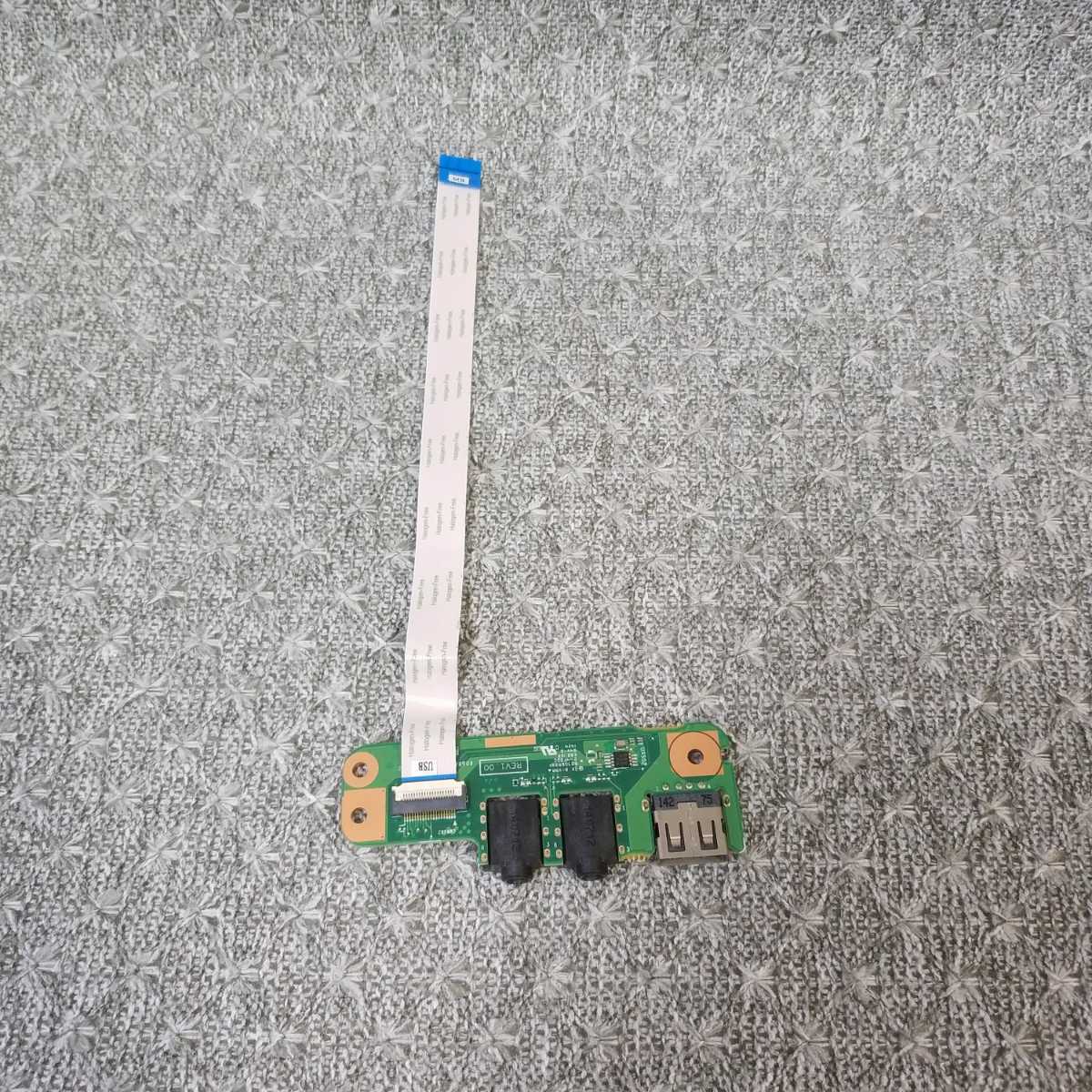 岐阜 送料198円 ★ 富士通 LIFEBOOK AH42/R FMVA42RW 等用 USB・オーディオボード 6050A2595701 中古品 ★ 動作確認済 UUSB101拍卖