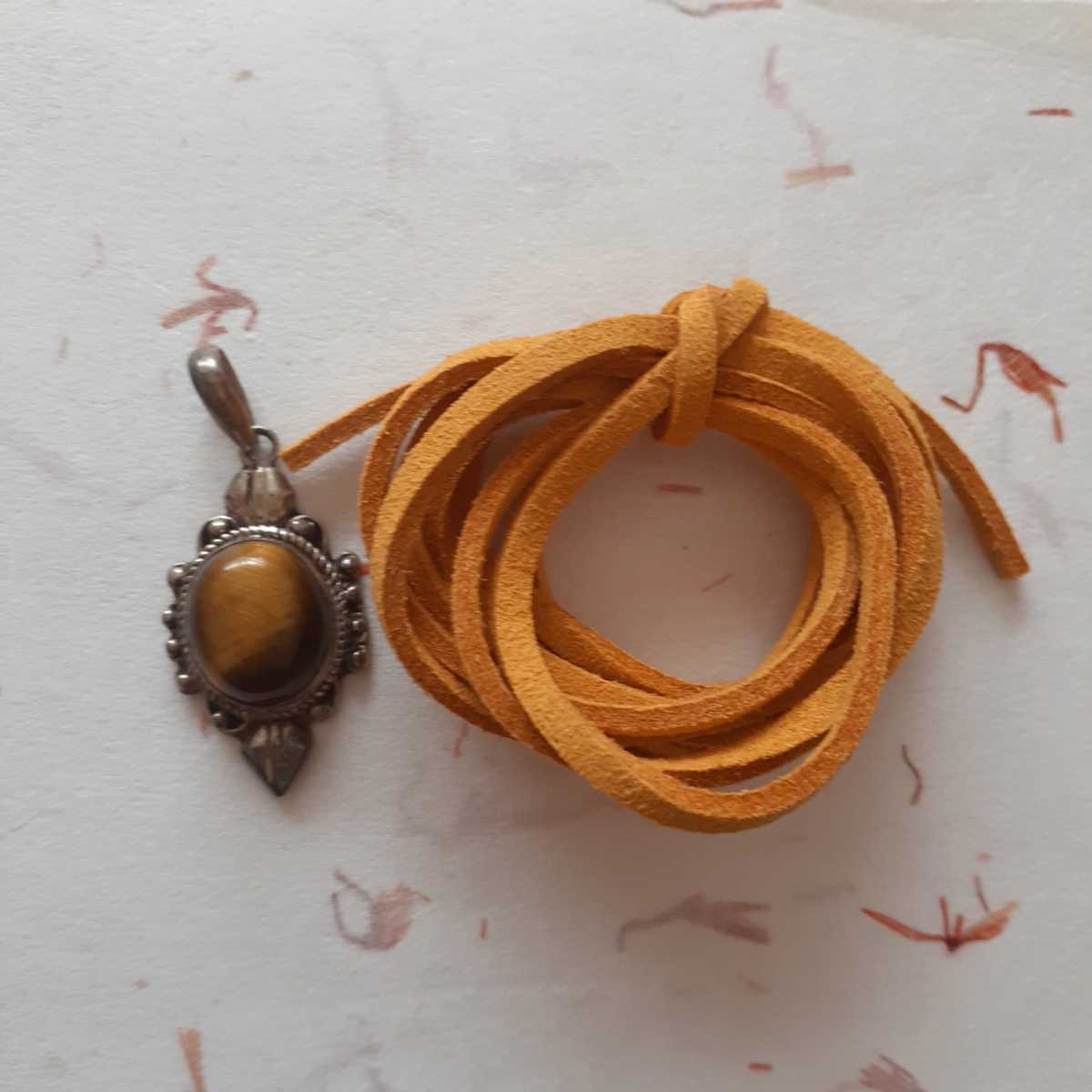 虎目石 タイガーアイ ペンダントトップ 925刻印 約3.5cm×1.5cm×0.7cm 紐長さ約1m拍卖