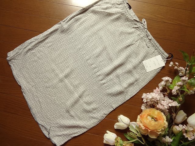 新品 Bossy hill グレー 花柄 (大) レーヨン スカート L 膝丈拍卖