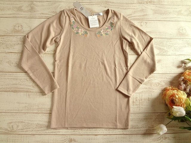 新品 Leap Lippin リープリッピン 花 刺繍 ニットソー ニット ベージュ セーター拍卖