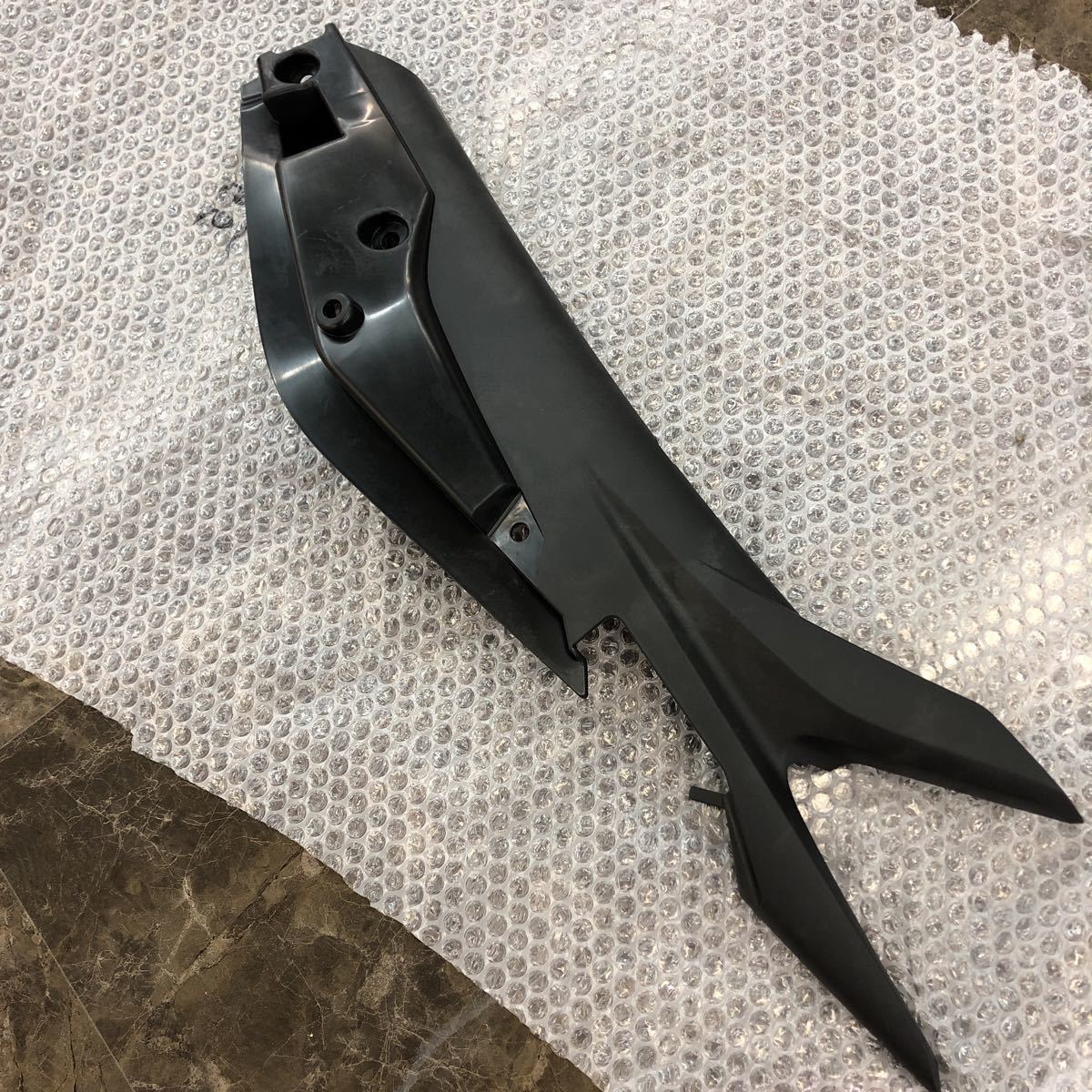 2-2401☆ホンダ 純正 リアカウル 右 83600-KPP-T00☆CBR250R拍卖