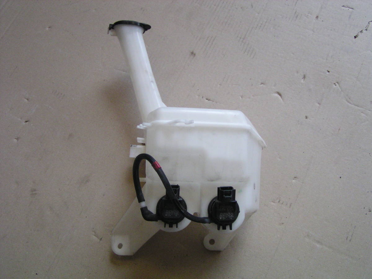 □ ラクティス SCP100 NCP100 ウォッシャータンク拍卖