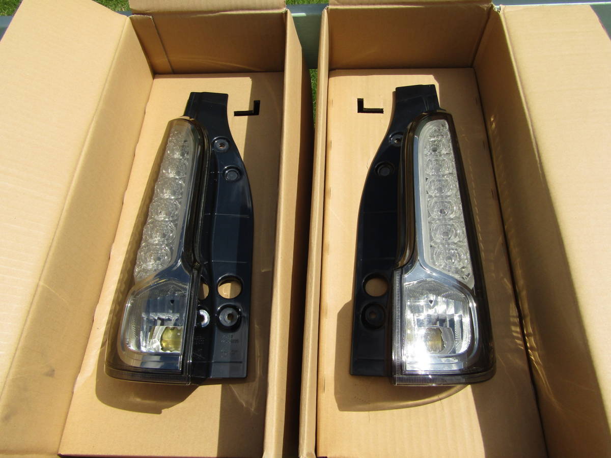 スペーシアカスタム 純正 テールランプ テール MK32S 左右 KOITO220-59295 スペーシア テールライト ■ ■ 9092103拍卖