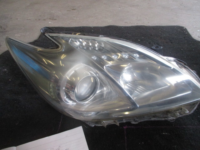★35R3G5755 ZVW30 プリウス 純正右ライト 運転席側 修理等に拍卖