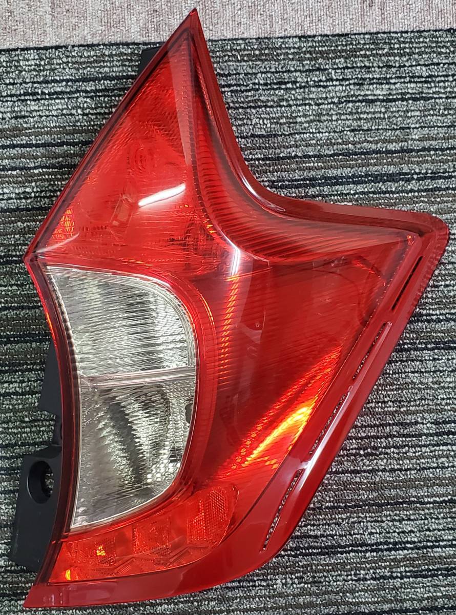 日産 ノート E12 右テールライト拍卖