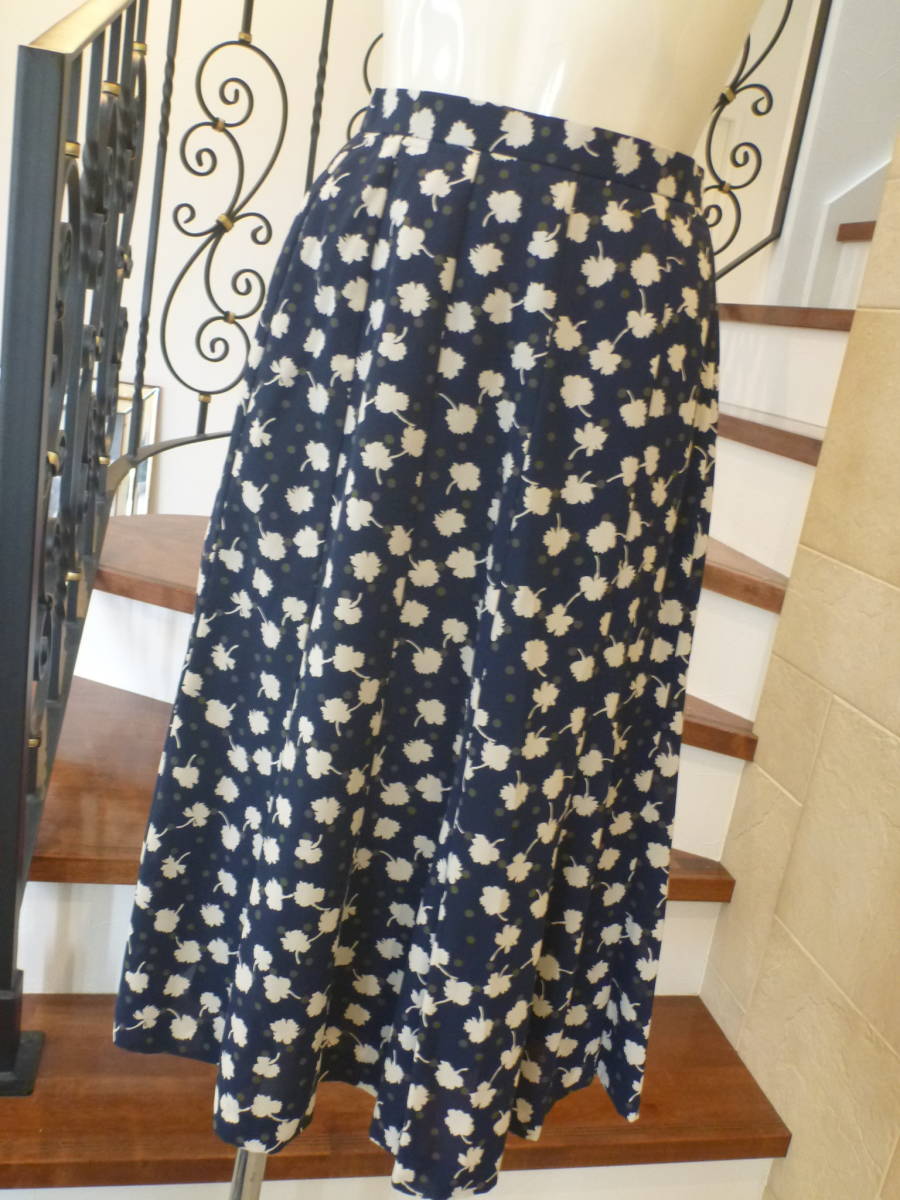 美品 紺×グレー×アイボリ×花柄 さらっと生地 7部丈スカート S相当拍卖