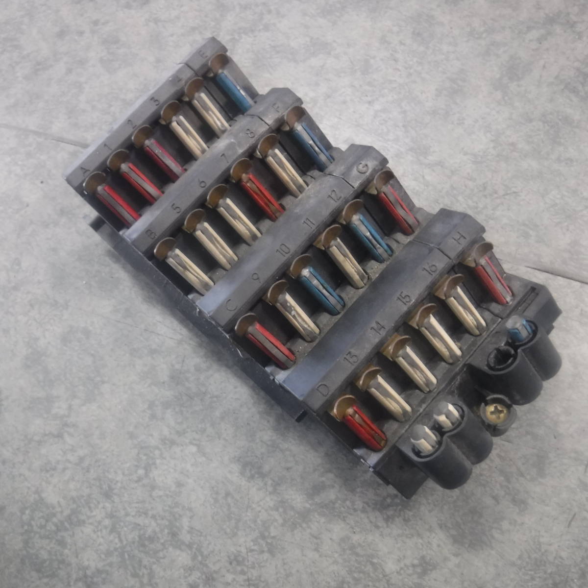 ベンツEクラスW124エンジンルーム純正ヒューズボックスM103ヒューズBOXブロック300E 1245401250部品取り車あります拍卖