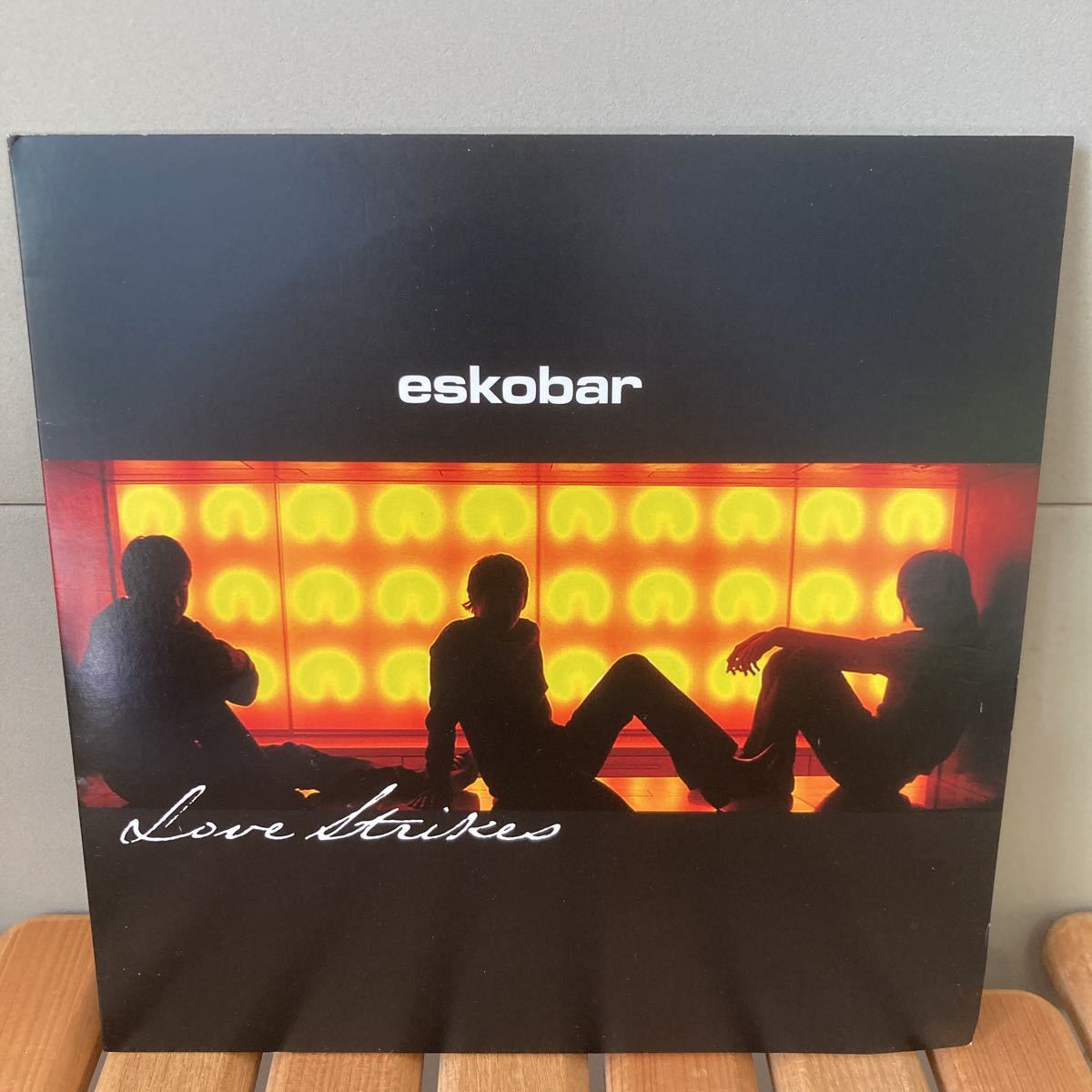 eskobar、love strikes、7インチ、インディロック、ギターポップ、indie rock拍卖