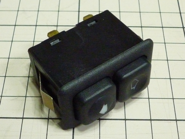 【BMW】純正ウィンドウスイッチ 61 31 1 381 205 未使用新品 E30他 61311381205 ウインドウ/ウィンドー/ウインドー拍卖