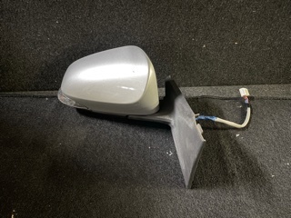 トヨタ ヴィッツ KSP130 前期 純正 右ドアミラー 運転席側 ウィンカー付 シルバー拍卖