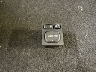 トヨタ ヴィッツ KSP130 前期 純正 ドアミラースイッチ拍卖
