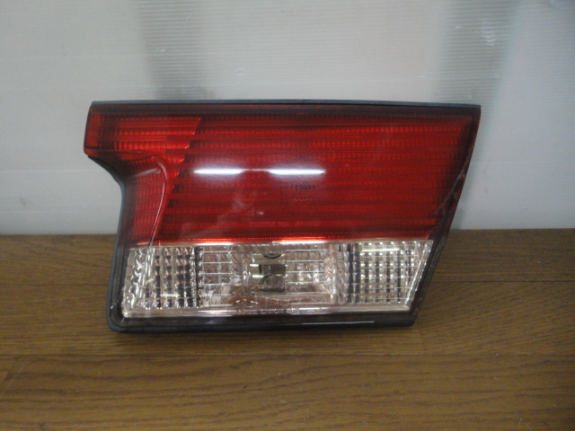 日産 サニー B15 純正テールランプ右 内側 ライト レンズ ブレーキ ストップ バック 【FB15 SUNNY ニッサン拍卖
