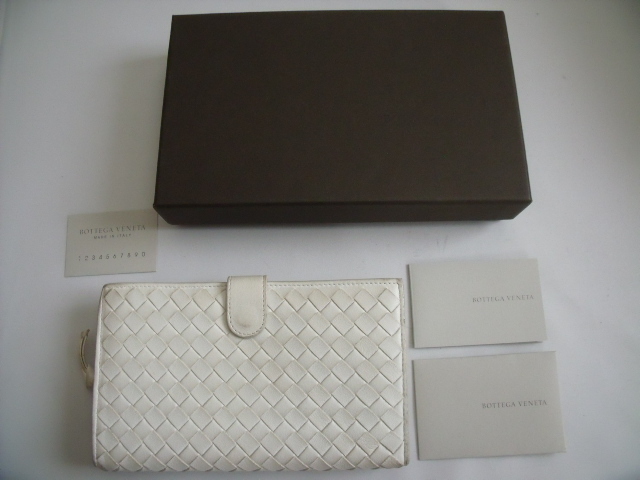 $ 美品 $ 箱付き■ BOTTEGA VENETA ■ ボッテガヴェネタ ■ イントレチャート・ラウンドファスナー 2つ折り 財布■ 白 ホワイト ■送料無料拍卖
