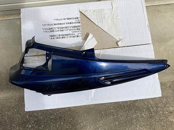 アドレスV100 シートカウル 右 スズキ 純正拍卖