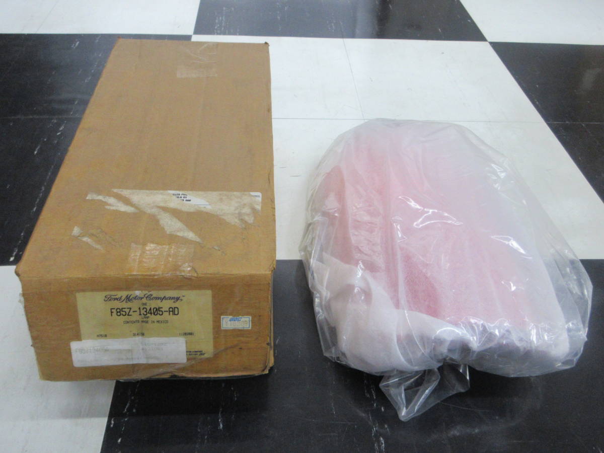 【長期在庫処分品】未使用 純正 テールレンズ テールランプ 左側 98~02 1998~2002 リンカーン ナビゲーター F85Z-13405-AD拍卖