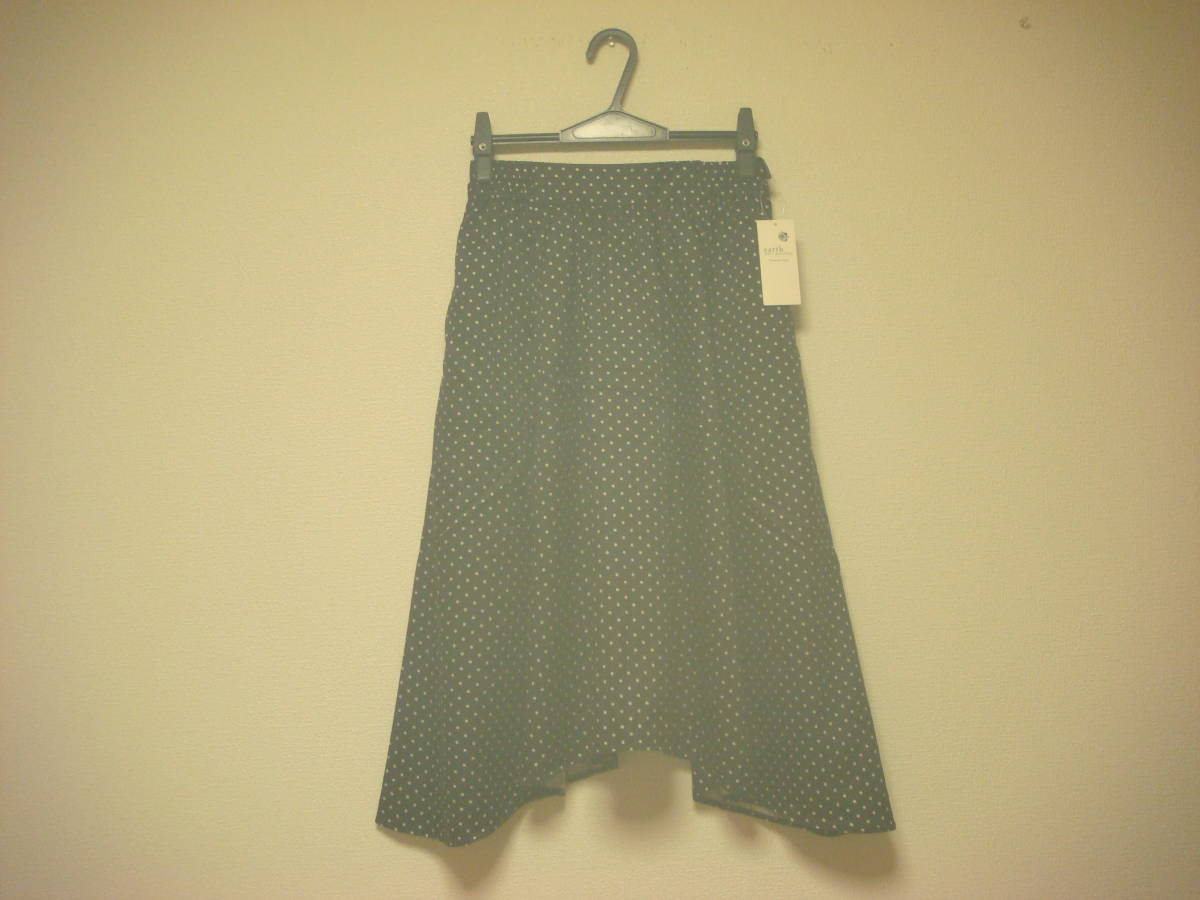 アースミュージック&エコロジー ドット柄 ミモレ丈 フレア スカート 黒 タグ付き未使用 新品拍卖