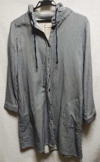 Lサイズ C'estbien!Vous 長袖 ジャンバー パーカー フード デニム風 細かいストライプ 紺色×白拍卖