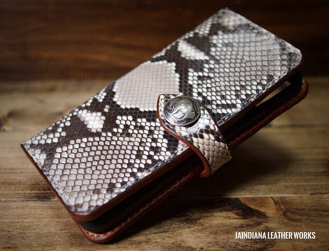 iPhone13ケース 手縫い パイソン 手帳型(iPhone13pro・mini仕様での製作も可)拍卖