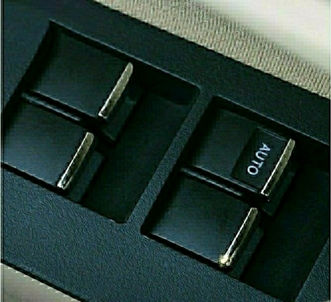 匿名・保障♪ パワーウィンドウ スイッチ メッキ カバー トリム アクア ヴィッツ GR G's カローラ アベンシス トヨタ 汎用 他車種 流用に拍卖