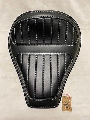 BT CHOPPERS製 オリジナルストレッチタンク用 ボバースタイルシート 本革 サドルシート ソロシート ツインカム ブレイクアウト拍卖