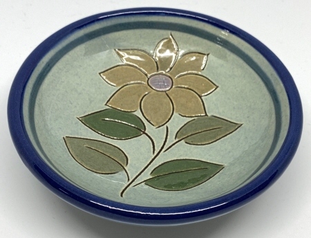 即決!スペイン製「どっしりと厚みのある花柄のお皿」B拍卖