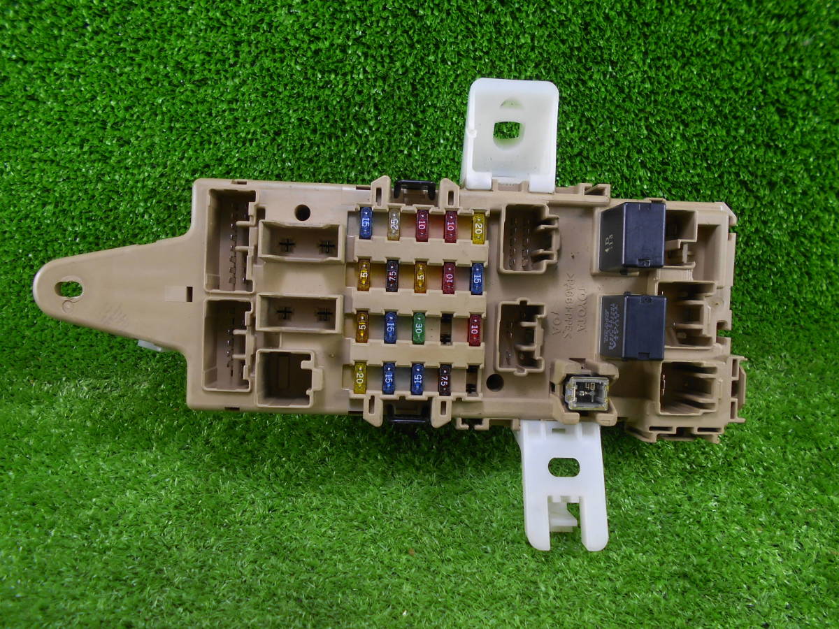 トヨタ アリスト JZS160 S300 ベルテックスエディション 後期 ヒューズ ヒューズボックス 右側 【中古】拍卖
