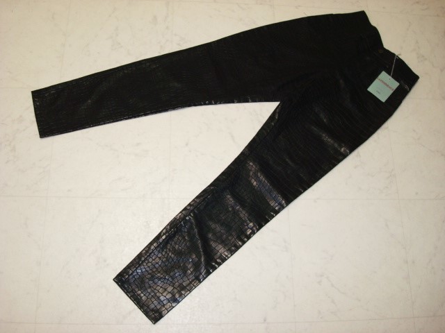 ● 新品タグ付き 未使用 フランス製 LAFEMMENUE クロコダイル調 ブラック 黒 ポリ塩化ビニル47 レディース パンツ ボトムス 38 S~Mサイズ 拍卖
