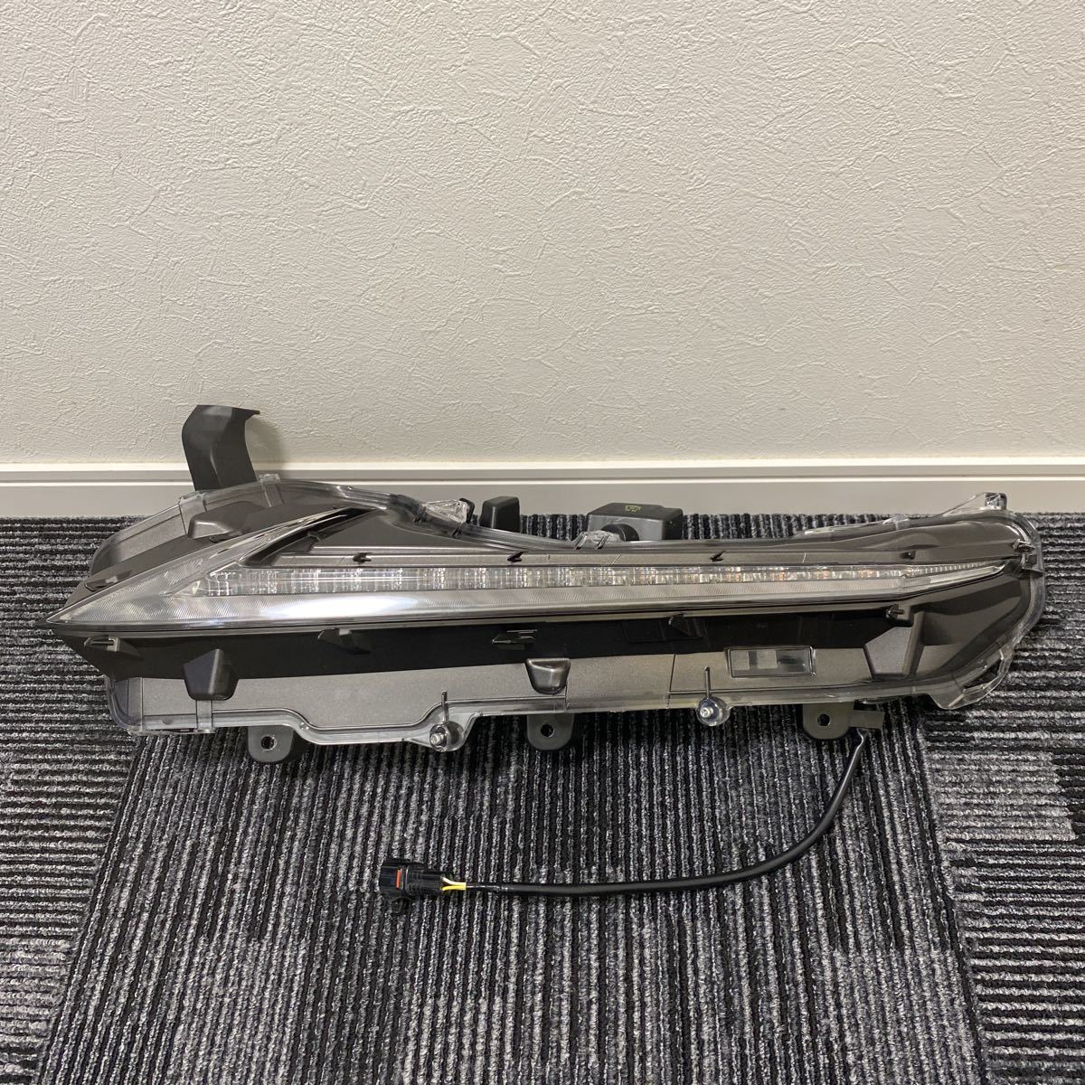 中古 超美品 LEXUS レクサス AGZ10/AGZ15/AYZ10/AYZ15 後期 NX300h NX300 助手席 左クリアランスランプ ウインカー KOITO 78-36 打刻 150拍卖