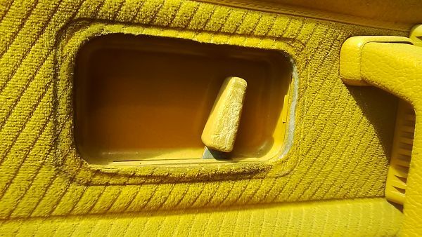 ■ボルボ 240 フロントドア インナードアハンドル 左 中古 ベージュ 部品取あり レバー ドアロック レギュレーター アクチュエーター ■拍卖