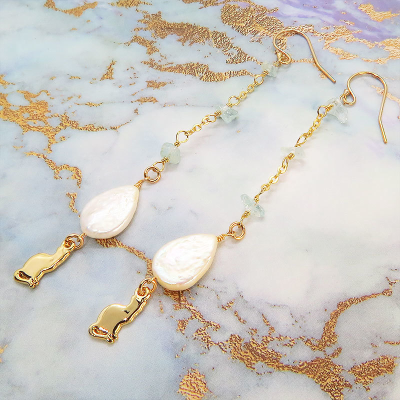 14KGF シンプルで可愛い猫シルエットモチーフのロングチェーンピアス アクアマリン 淡水パール ティアドロップ拍卖