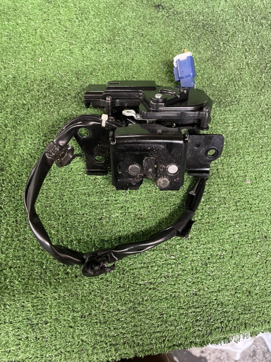 43 トヨタ ZVW 30 プリウス バックドア リアゲート トランク キャッチ アクチュエーター S-7拍卖