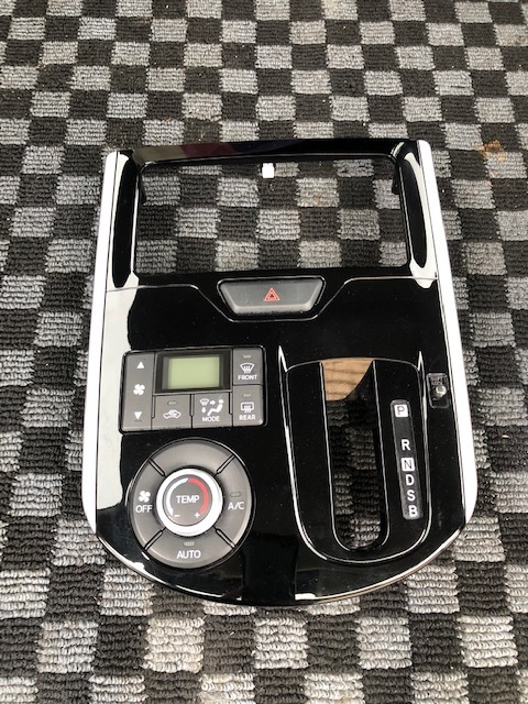 1599:タント タントカスタム LA600S オーディオパネル エアコンコントロール付き拍卖