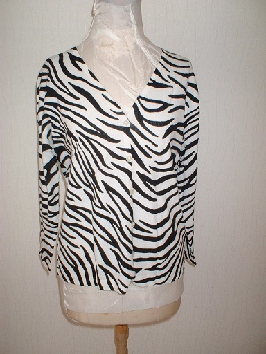 A② 美品☆即買♪MARTINICA白黒アニマル柄カーデ柔らかストレッチ格好いい拍卖
