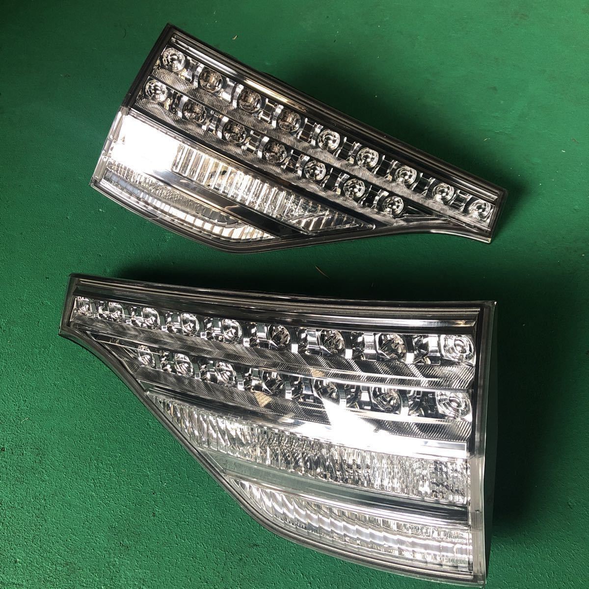 20 50 エスティマ クリア LED リアゲート テールランプ 中古品 割れ有 点灯確認済拍卖