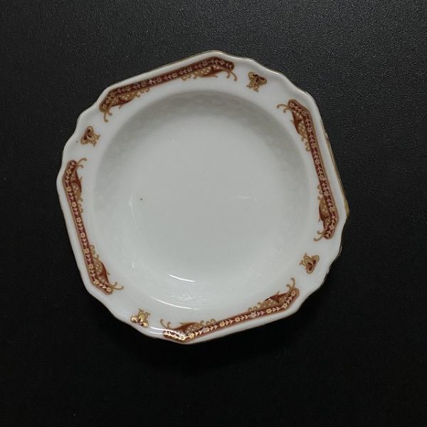 台湾レトロ◆大同◆豆皿 小皿 赤 百合柄 金縁 大同特白◆台湾食器◆ヴィンテージ拍卖