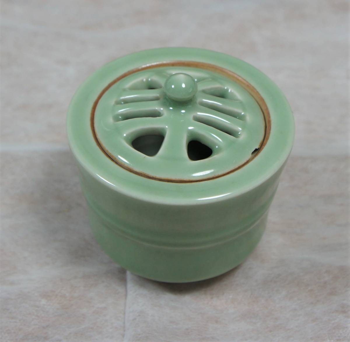 京焼 加藤渓山 天龍寺青磁香炉 羊 (在銘 共箱 共布) 香道具拍卖