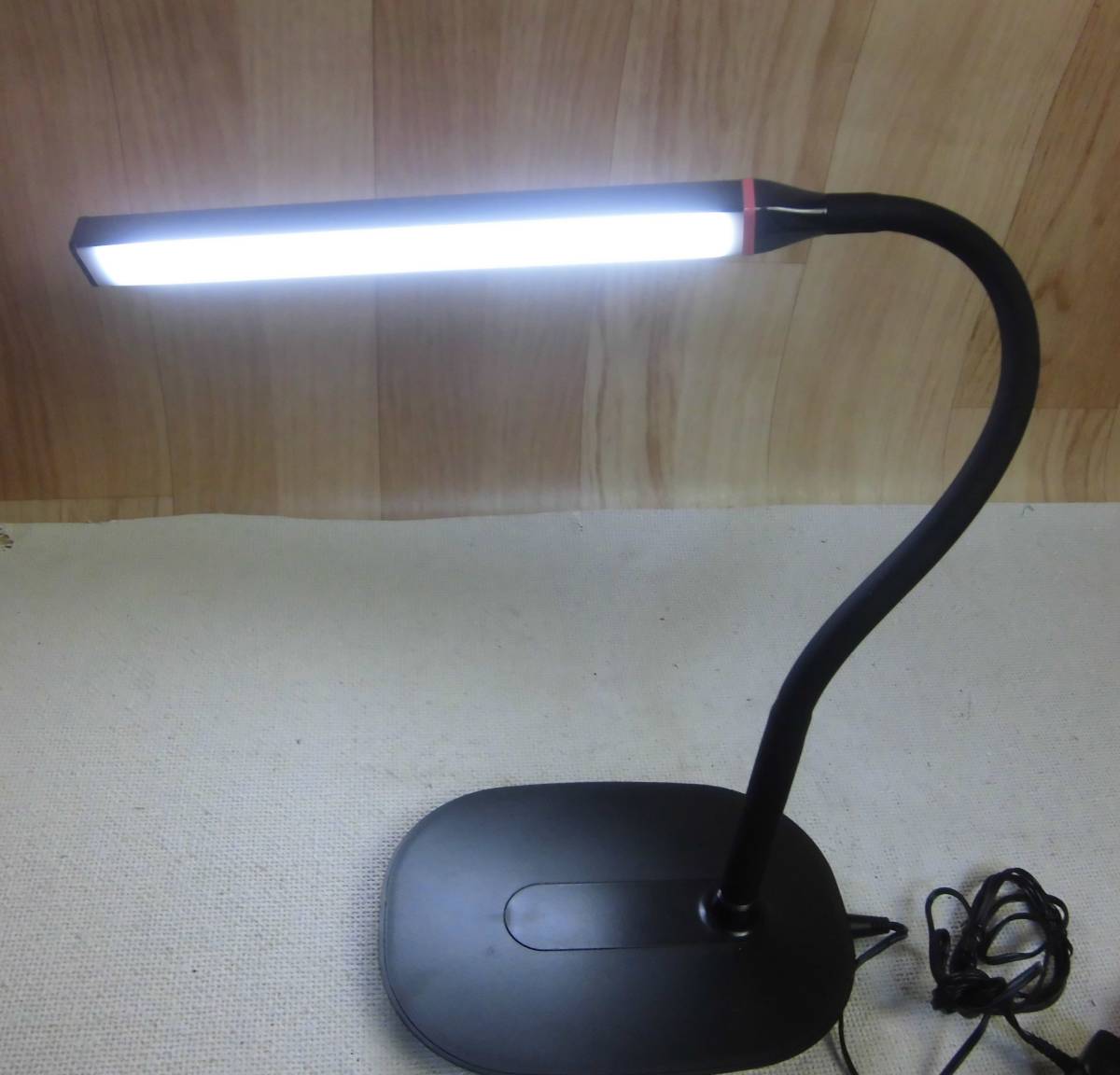 オーム電機 LED 調光式 デスクライト 細身 角型セードブラック DS-LD42A拍卖