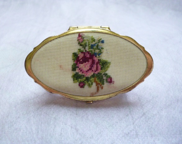 β プチポワン リップスホルダー リップミラー β Petit Point プチポアン 口紅ケース リップケース拍卖