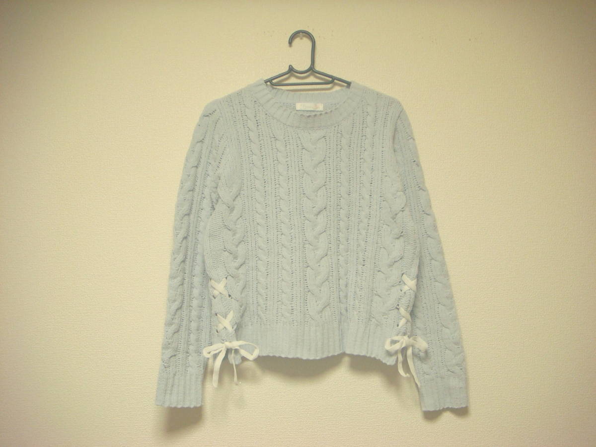 フェルゥ ケーブル編み ベロアリボン編み込み レースアップ ニット セーター 水色 美品拍卖