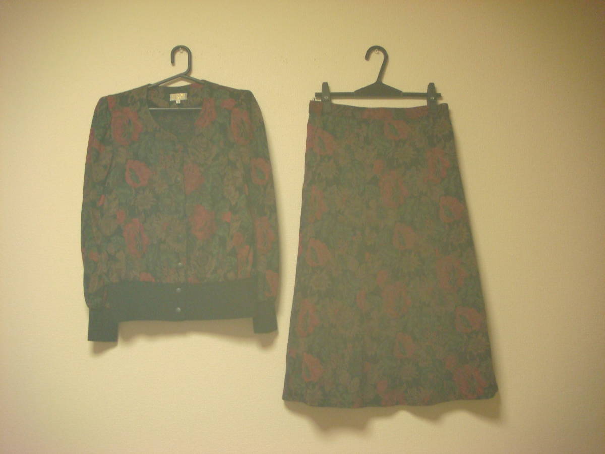 昭和レトロ 花柄 カーディガンブラウス&スカート セットアップ 黒地 美品拍卖