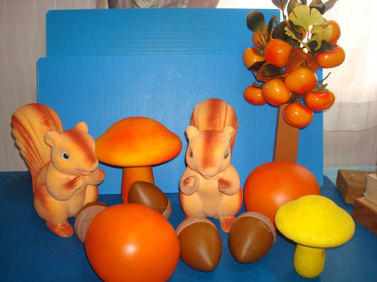 リスと秋の収穫(柿、どんぐり、キノコ)拍卖