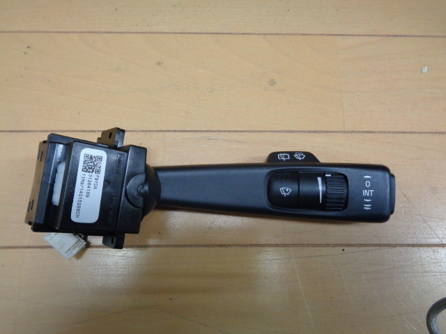 ボルボV70 T5 BB4204TW 純正 ウインカースイッチ拍卖