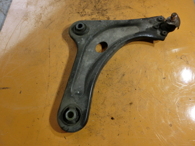 C3 右 ロア アーム 平成23年 ABA-A55F01 フロント シトロエン 4.9万km2011y ii拍卖