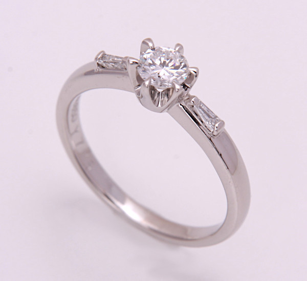 《質屋出品》Pt850★天然ダイアモンド.032ct+0.07ctリング★C-5480拍卖
